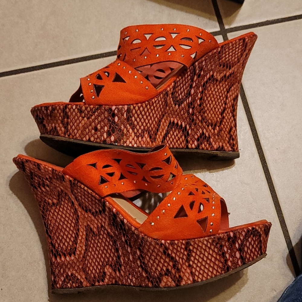 Snake wedge shoes size 10